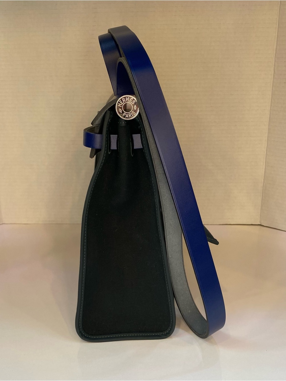 Hermes Herbag Zip 31Electric Blue Leather Turn-Lock Crossbody - Picture 6 of 15